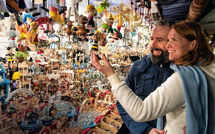 Pärchen am Christkindlmarkt in Nürnberg