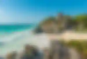 Strand und Maya-Ruinen von Tulum an der Riviera Maya
