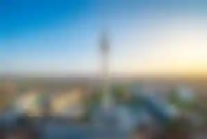 Fernsehturm und Berliner Skyline mit Blick über das Stadtzentrum bei Sonnenuntergang