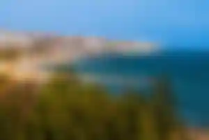 San Agustín Küste auf Gran Canaria mit Sandstrand, Hotelanlagen und blauem Atlantik