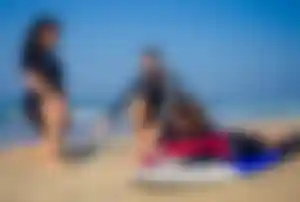 Surftraining am Strand von Goa