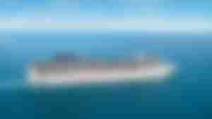 Kreuzfahrtschiff MSC Preziosa fährt auf offenem Meer bei klarem Himmel