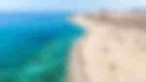  Traumhafter Sandstrand mit türkisblauem Meer auf den Kanaren – Inseln des ewigen Frühlings