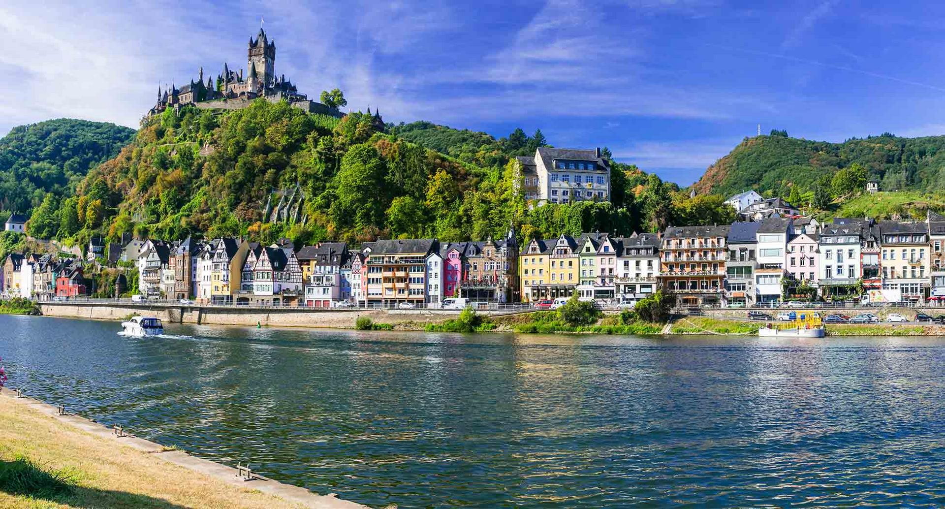 Flusskreuzfahrt buchen Reisen in Deutschland - Flusskreuzfahrten im Rhein, mittelalterliche Cochem