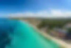 Traumstrand in Chalkidiki mit türkisblauem Meer für einen Griechenland Urlaub im September und Oktober