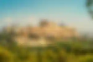Blick auf die Akropolis in Athen – ideales Ziel für einen Städtetrip in den Herbstferien