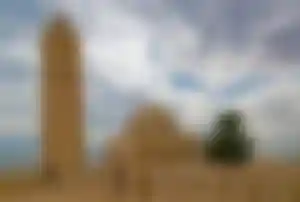 Historische Moschee von Sousse mit Minarett und Steinarchitektur in Tunesien