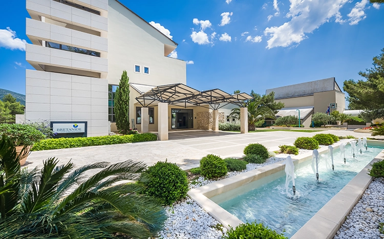 Frontansicht des Bretanide Sport & Wellness Resorts