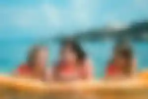 Familienurlaub All Inclusive in Kroatien auf Luftmatratze im Meer