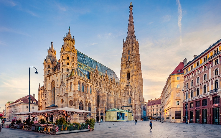 Stephansdom von unten fotografiert