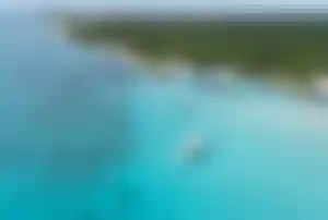 Küste von Playa del Carmen mit kristallklarem Wasser an der Riviera Maya
